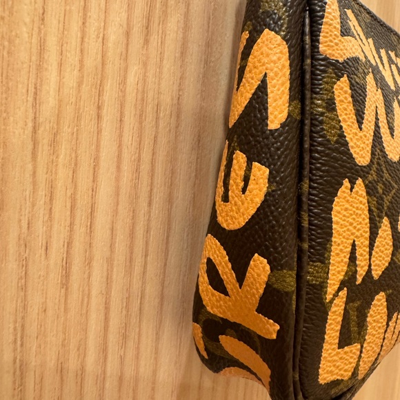 Authentic Louis Vuitton Pochette accessories bag limited edition graffiti - Picture 10 of 16